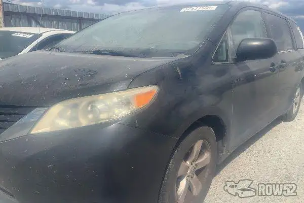 Photo of 2013 Toyota Sienna