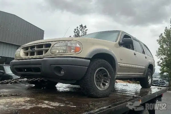 Photo of 2000 Ford Explorer