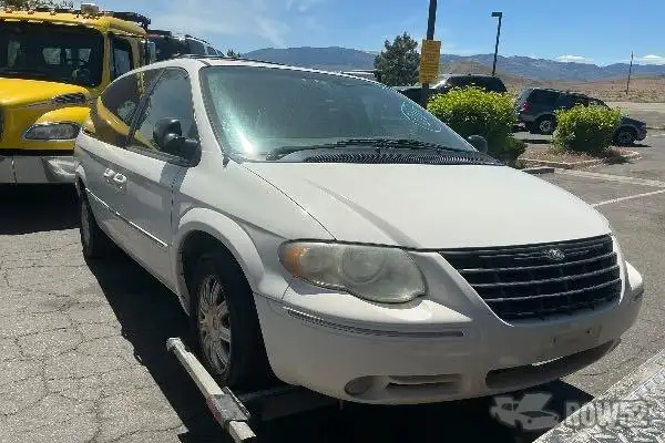 Photo of 2005 Chrysler Town & Country