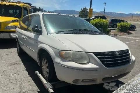 Photo of 2005 Chrysler Town & Country