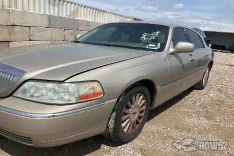 Photo of 2004 Lincoln Town Car