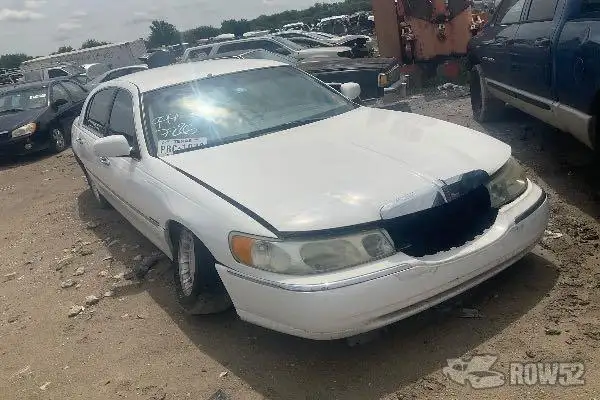 Photo of 2002 Lincoln Town Car