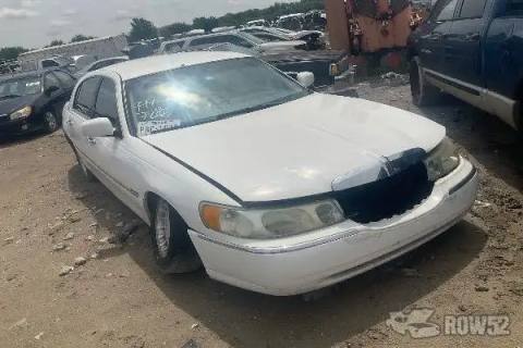 Photo of 2002 Lincoln Town Car