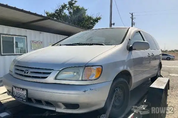 Photo of 2002 Toyota Sienna