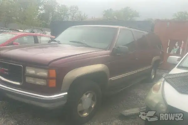 Photo of 1998 GMC Suburban