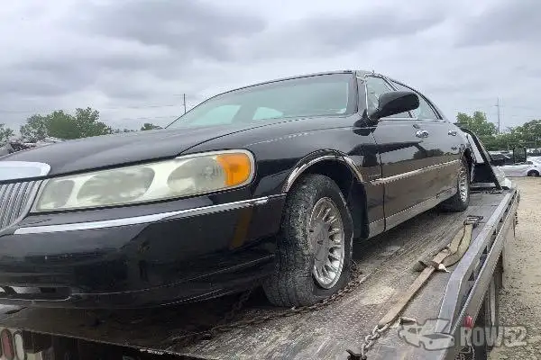 Photo of 2001 Lincoln Town Car