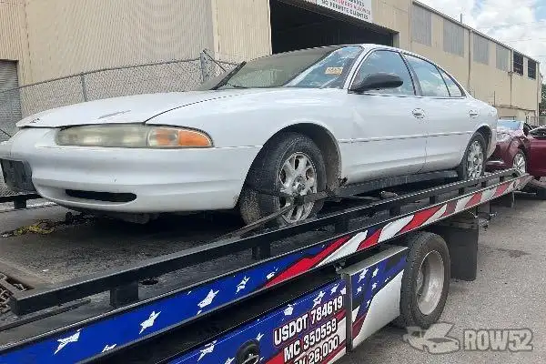 Photo of 2000 Oldsmobile Intrigue