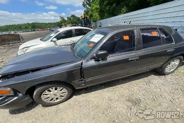 Photo of 2005 Ford Crown Victoria