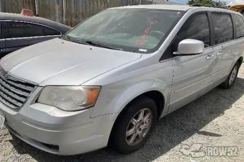 Photo of 2010 Chrysler Town & Country