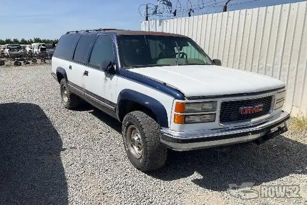 Photo of 1996 GMC Suburban