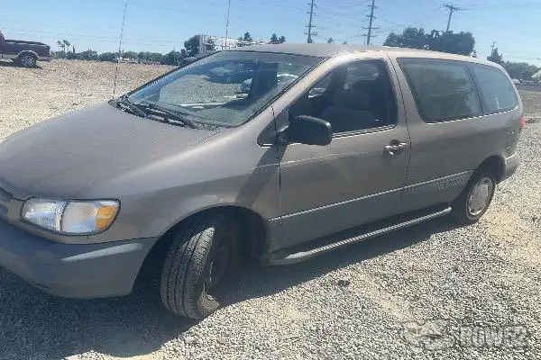 Photo of 1998 Toyota Sienna