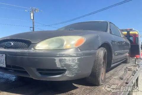 Photo of 2004 Ford Taurus