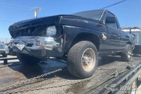 Photo of 1990 Nissan Pickup