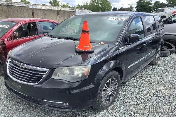 Photo of 2014 Chrysler Town & Country