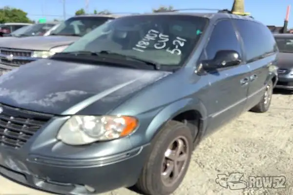 Photo of 2005 Chrysler Town & Country