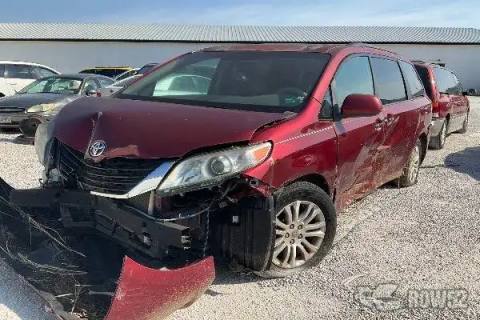 Photo of 2012 Toyota Sienna