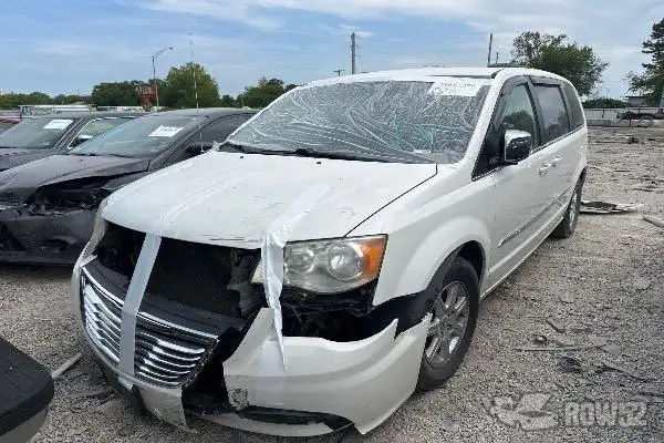 Photo of 2012 Chrysler Town & Country