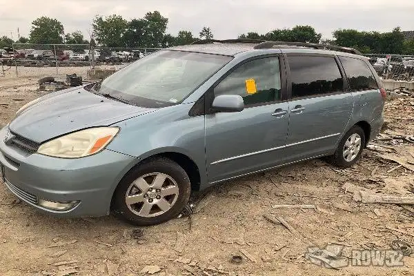 Photo of 2004 Toyota Sienna