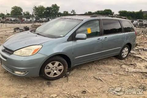Photo of 2004 Toyota Sienna
