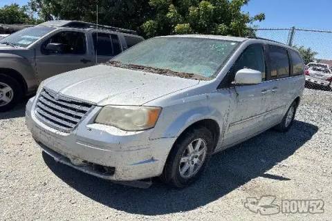 Photo of 2010 Chrysler Town & Country