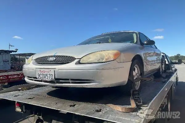 Photo of 2004 Ford Taurus