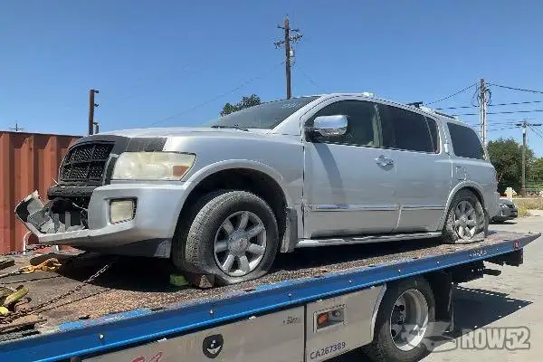 Photo of 2004 Infiniti QX56