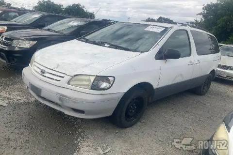 Photo of 2003 Toyota Sienna