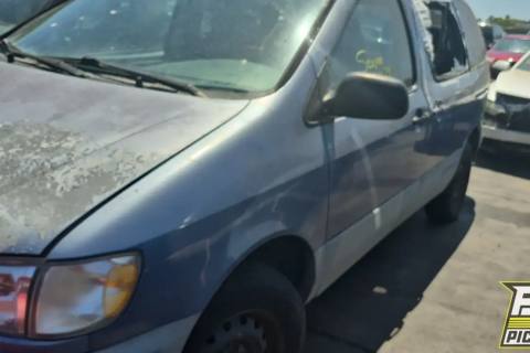 Photo of 1999 Toyota Sienna
