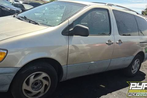 Photo of 2000 Toyota Sienna