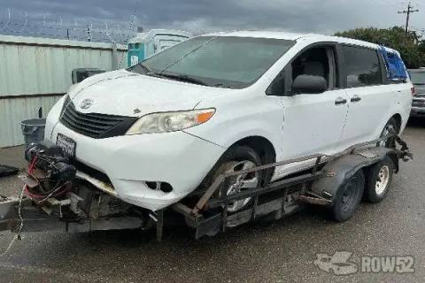 Photo of 2011 Toyota Sienna