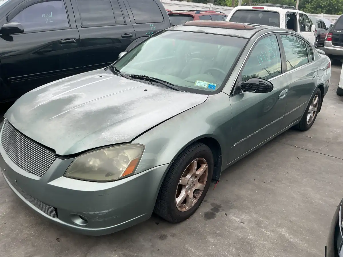 Photo of 2005 Nissan Altima