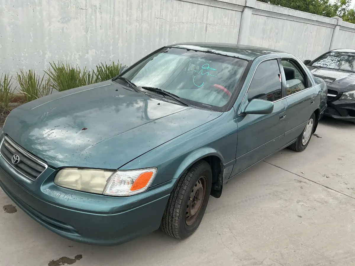 Photo of 2000 Toyota Camry
