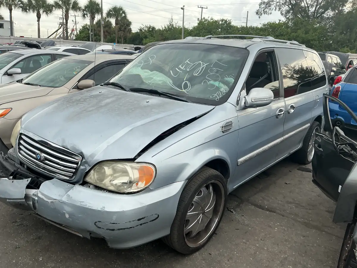 Photo of 2002 Kia Sedona