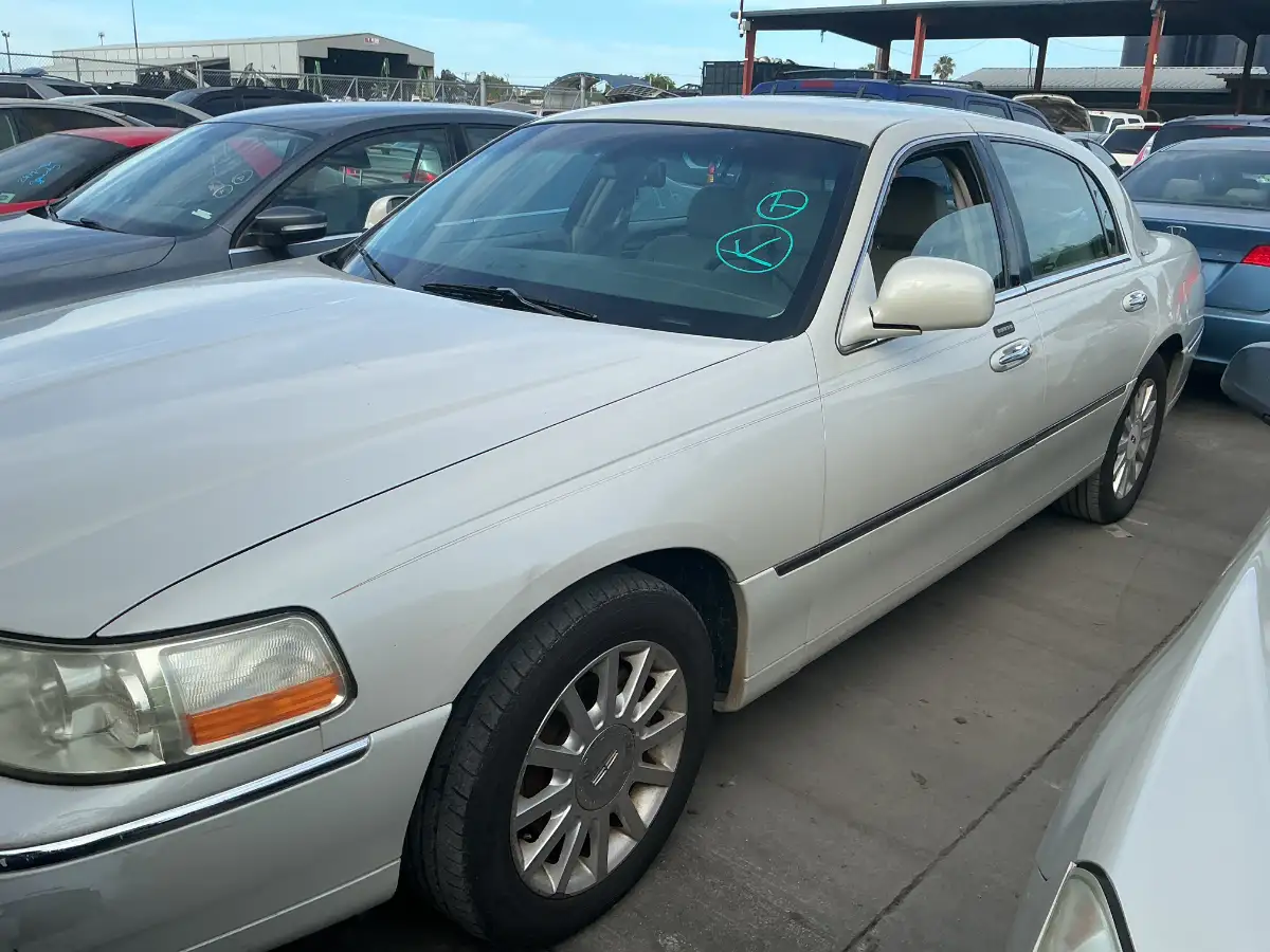 Photo of 2007 Lincoln Town Car