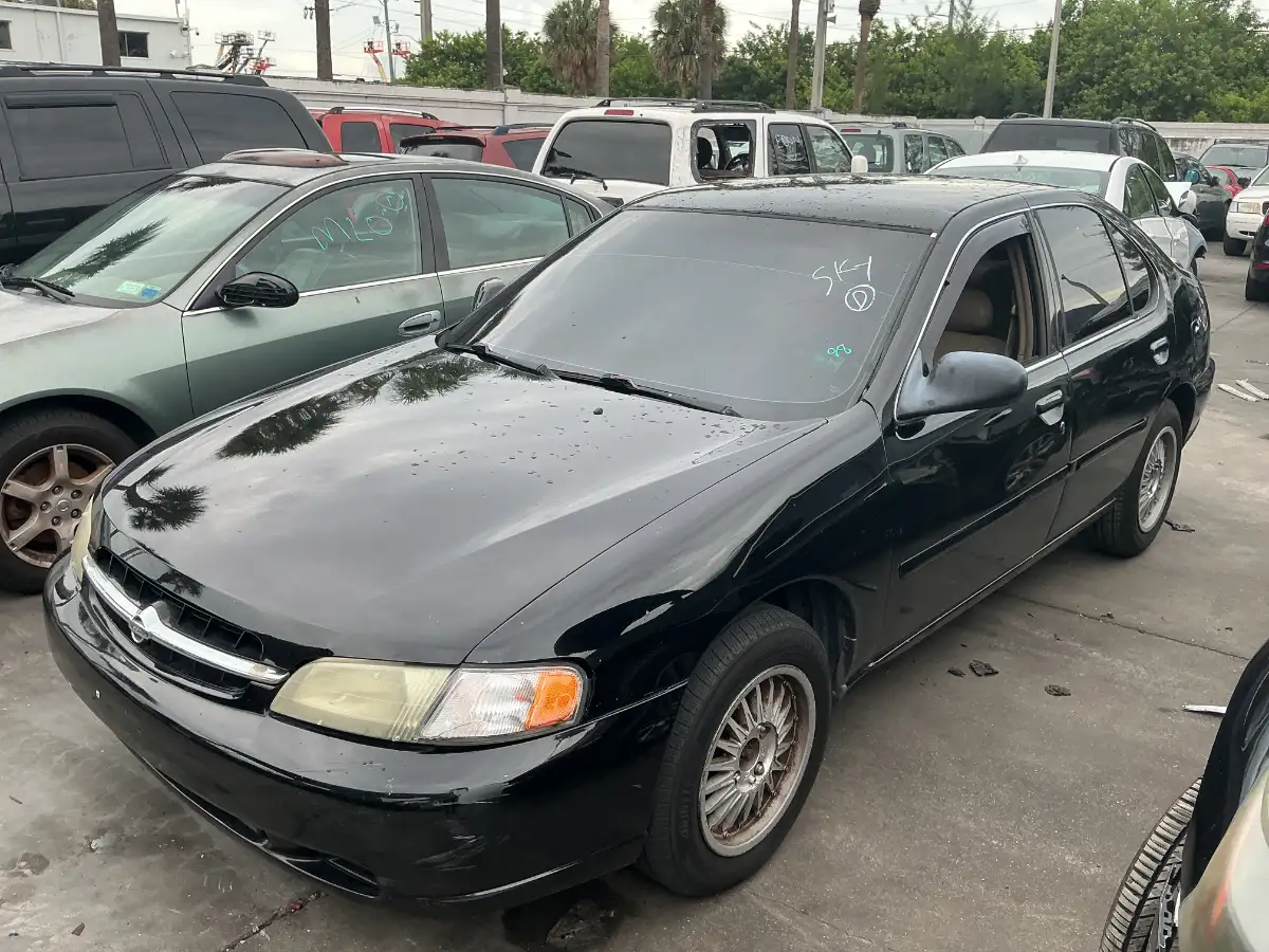 Photo of 1998 Nissan Altima
