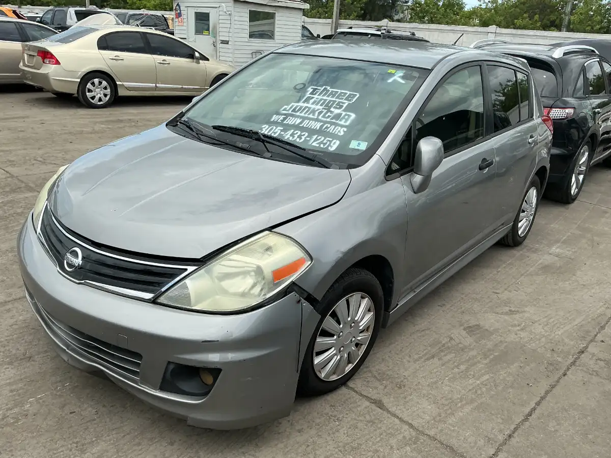 Photo of 2010 Nissan Versa