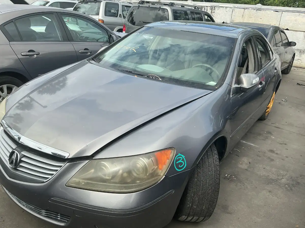 Photo of 2005 Acura Rl
