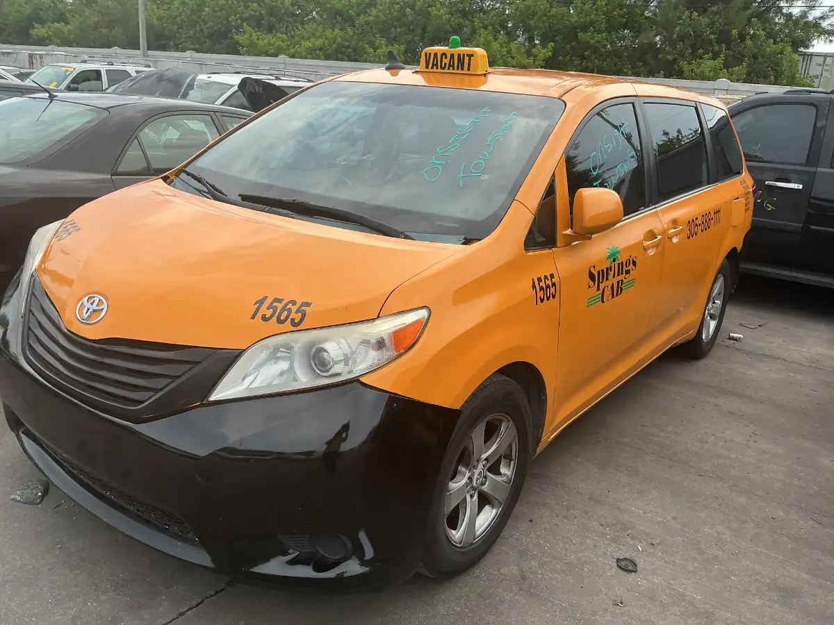 Photo of 2013 Toyota Sienna