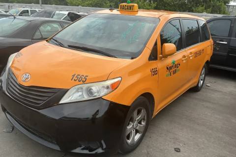 Photo of 2013 Toyota Sienna