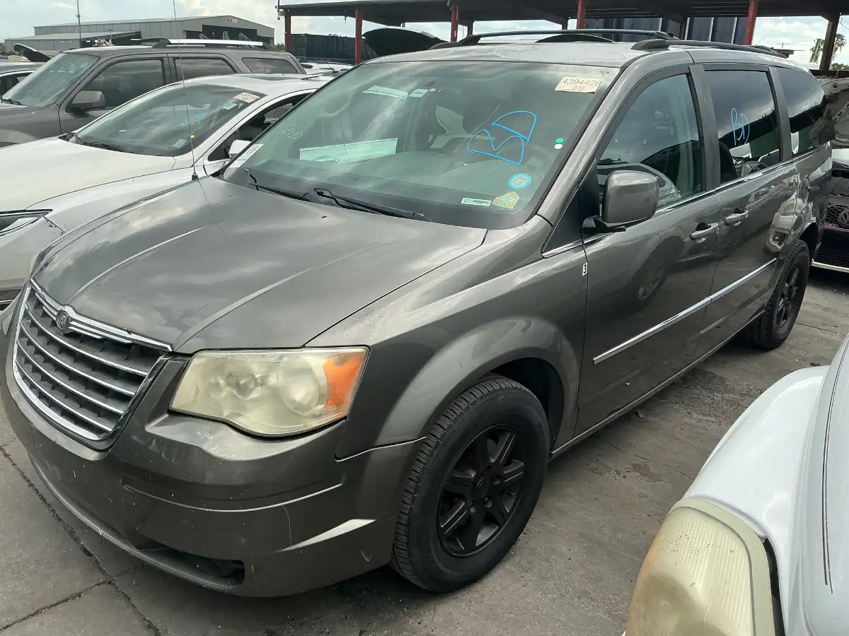 Photo of 2010 Chrysler Town & Country