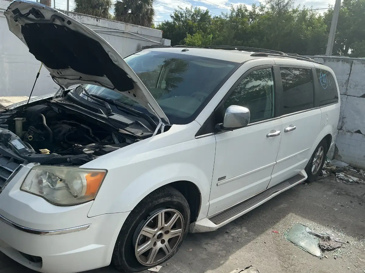 Photo of 2008 Chrysler Town & Country