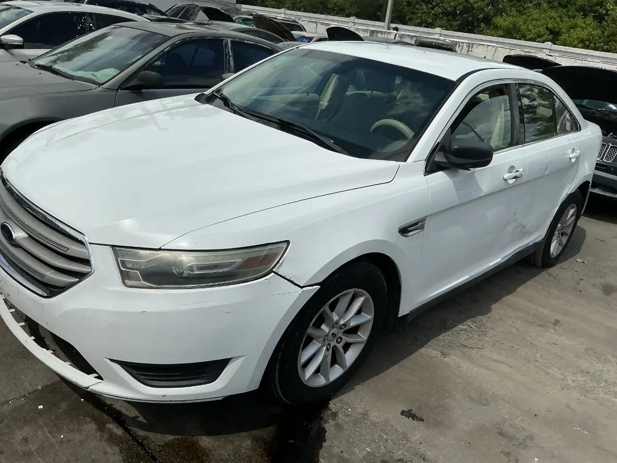 Photo of 2014 Ford Taurus