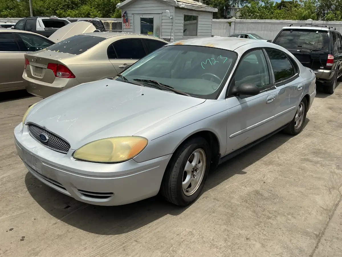 Photo of 2006 Ford Taurus