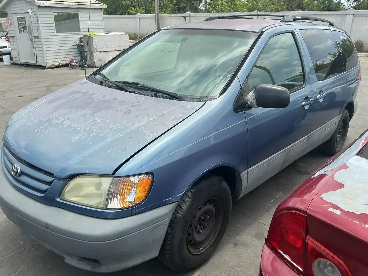 Photo of 2002 Toyota Sienna