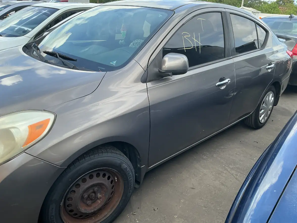 Photo of 2014 Nissan Versa