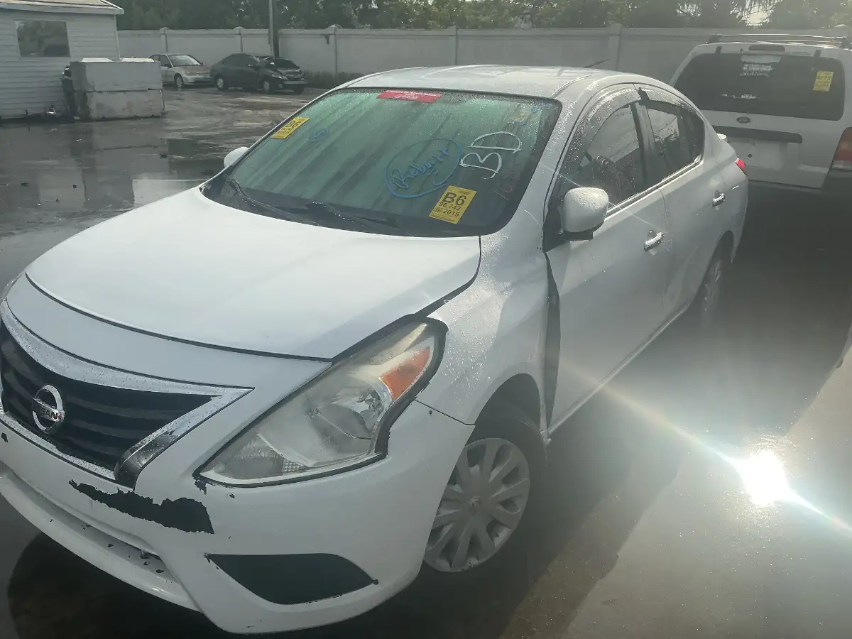 Photo of 2015 Nissan Versa