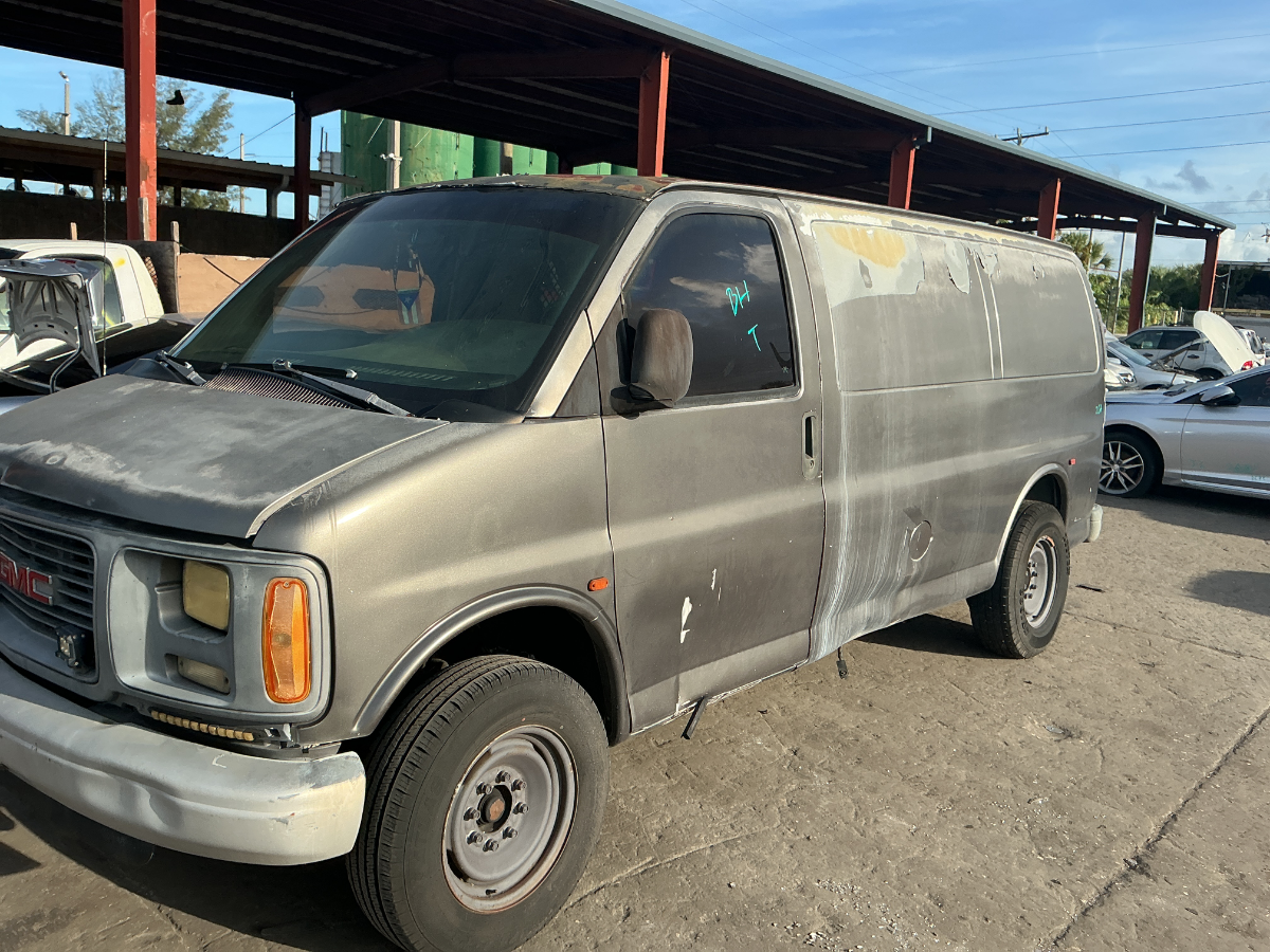 Photo of 2001 Gmc Savana