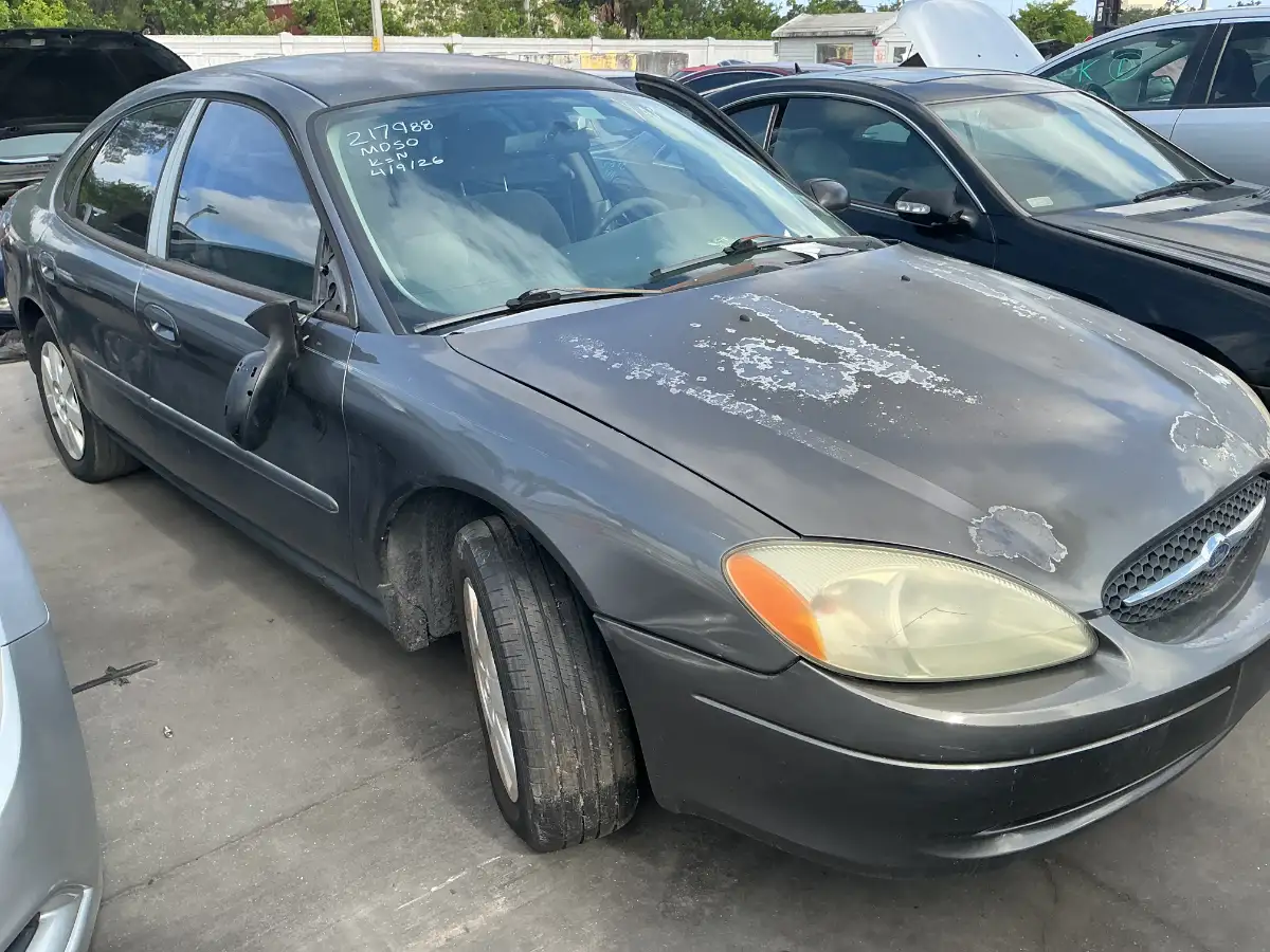 Photo of 2003 Ford Taurus