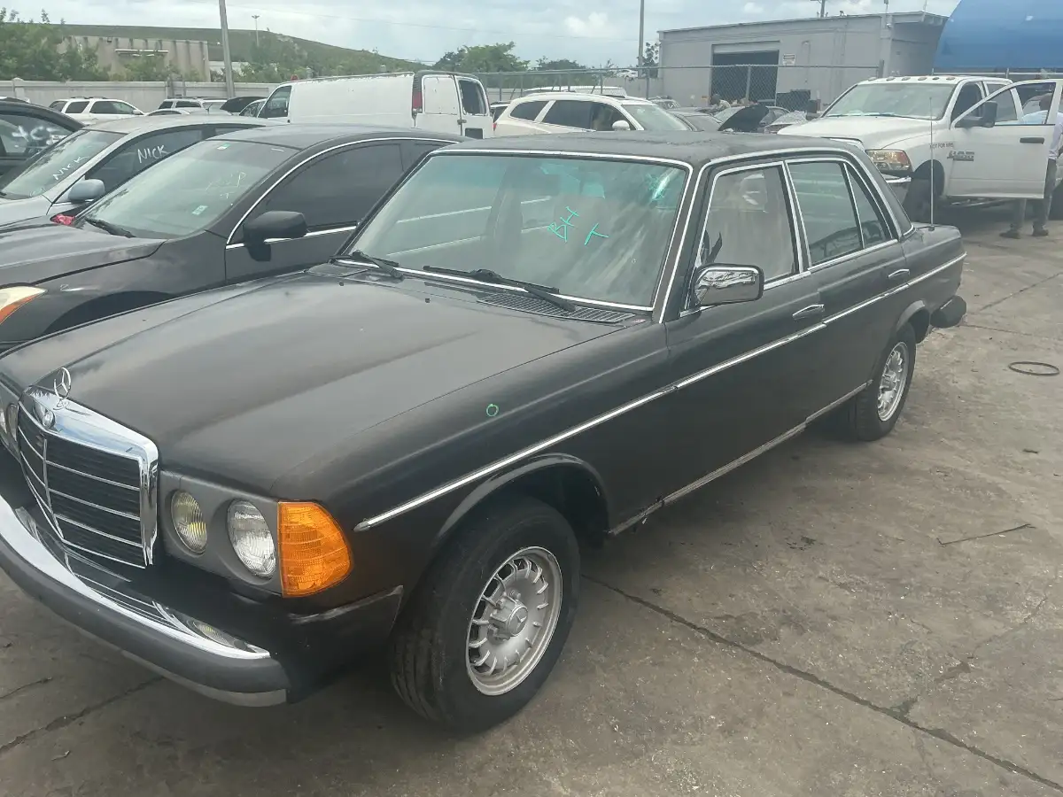 Photo of 1984 Mercedes-Benz 300