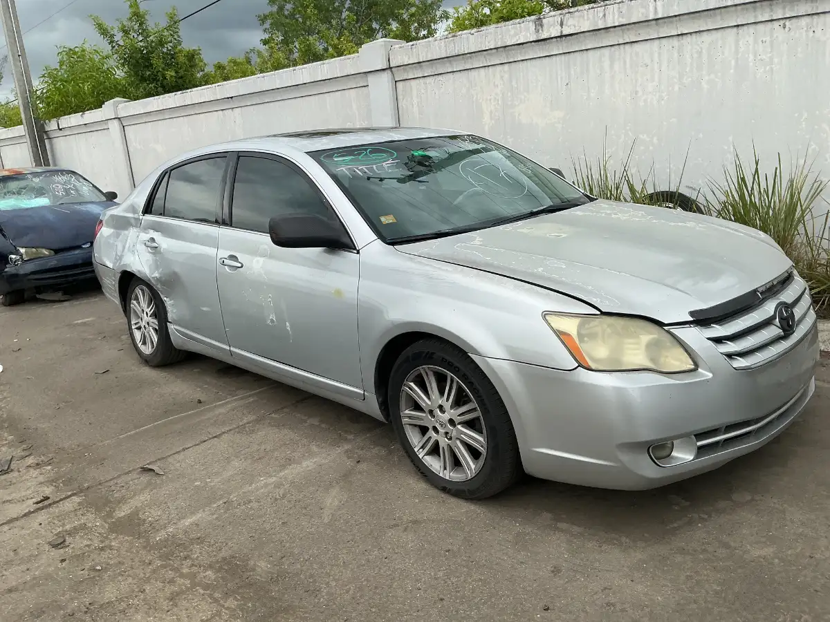 Photo of 2005 Toyota Avalon